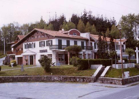 Gurutzeberri Hotel Oiartzun Buitenkant foto